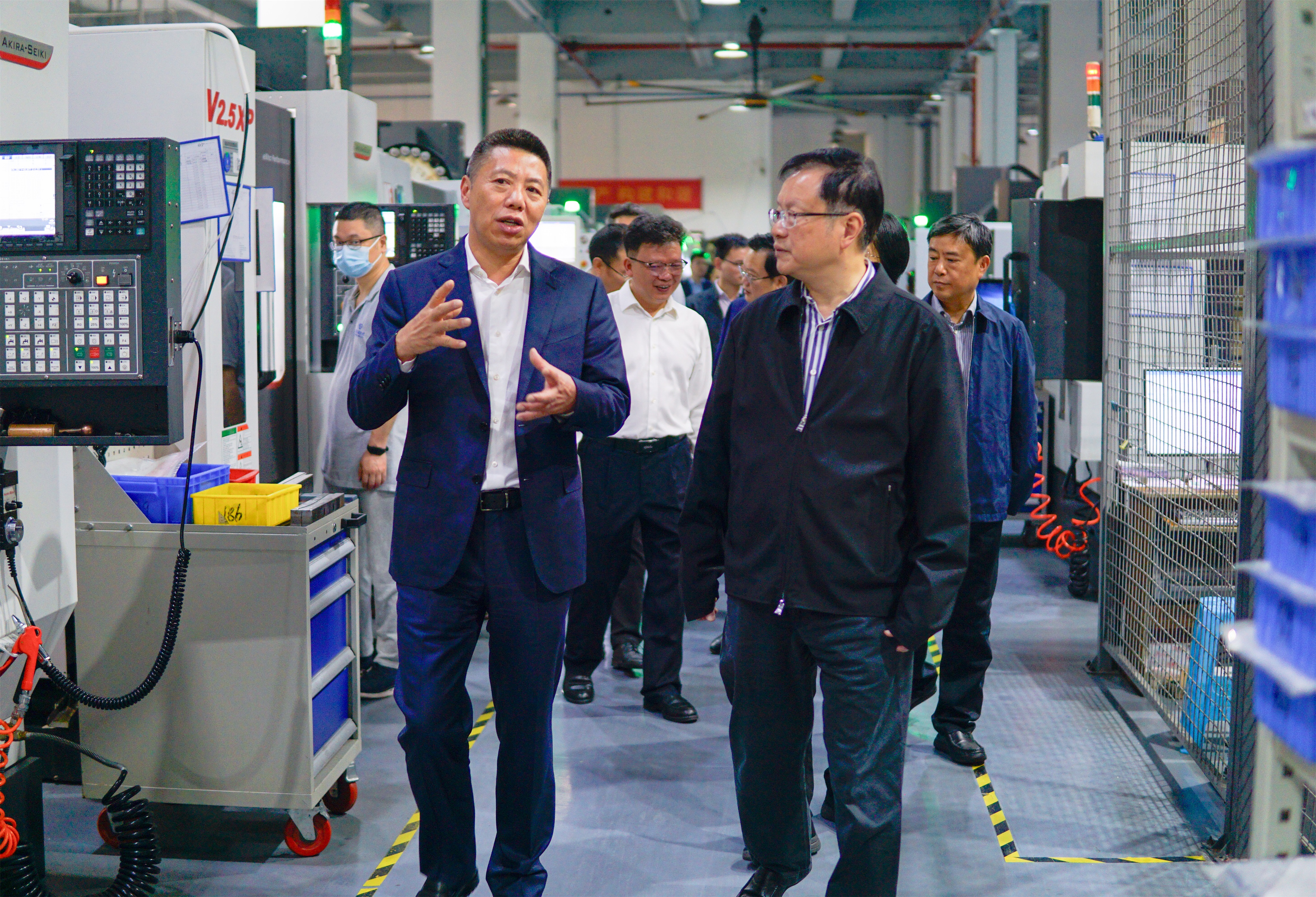 重慶市人大常委會(huì)副主任屈謙一行蒞臨富沃思考察調(diào)研